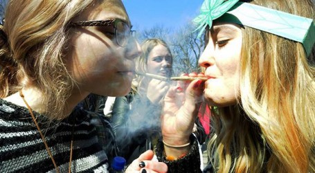 סיגריות וקנאביס – צעירי ארה״ב מוותרים על סיגריות, לא על קנאביס