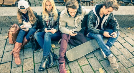 טכנולוגיה וקנאביס – האם סמארטפונים מרחיקים את הצעירים מקנאביס?
