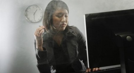 שאכטה ולמשרד – 9 דברים שצריך לדעת כשמעשנים לפני העבודה